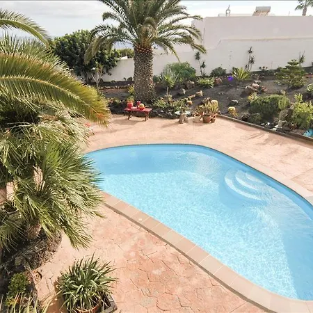 Sleeps 6 With Pool And Wifi Villa Mácher