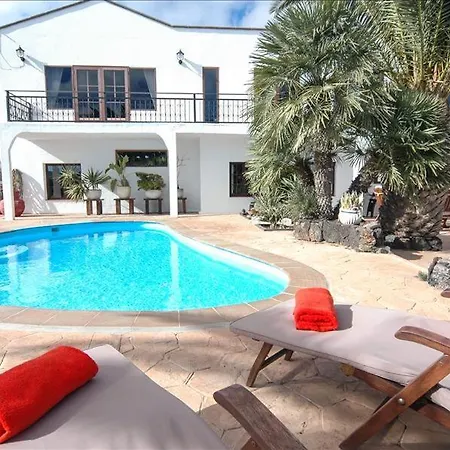 Sleeps 6 With Pool And Wifi Villa *