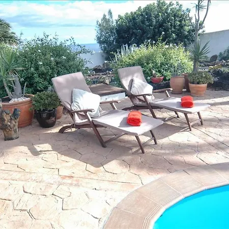 Sleeps 6 With Pool And Wifi Villa