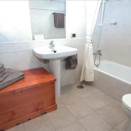 Villa Sleeps 6 With Pool And Wifi