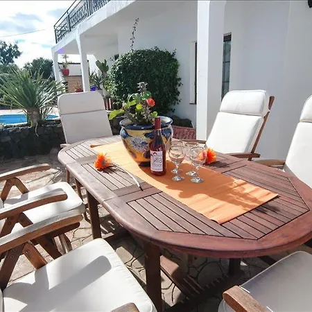 Villa Sleeps 6 With Pool And Wifi