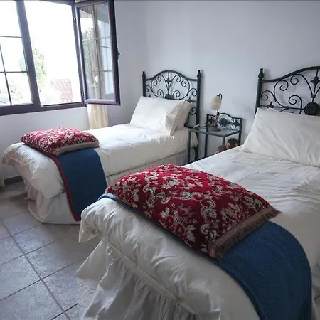 Sleeps 6 With Pool And Wifi Villa Mácher